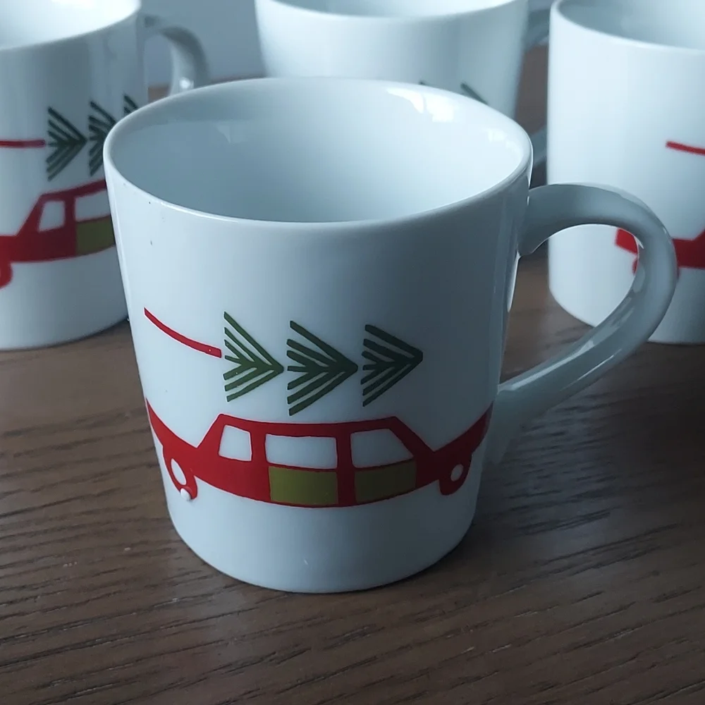 Crate & Barrel YULE TOWN Julie Rothman 3” Mugs